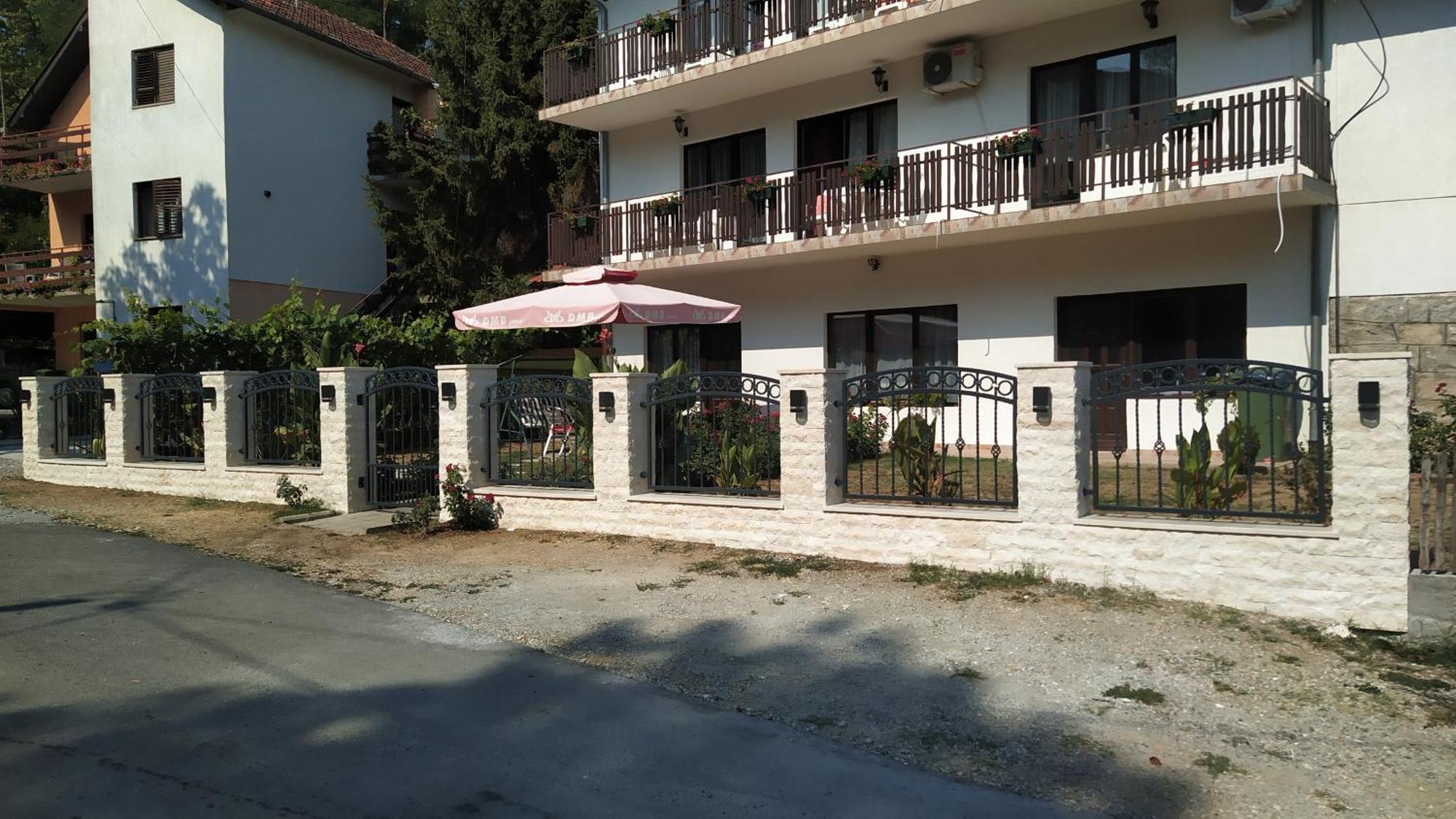 Apartmani "Vila Jelena" 阿然德洛维克 外观 照片